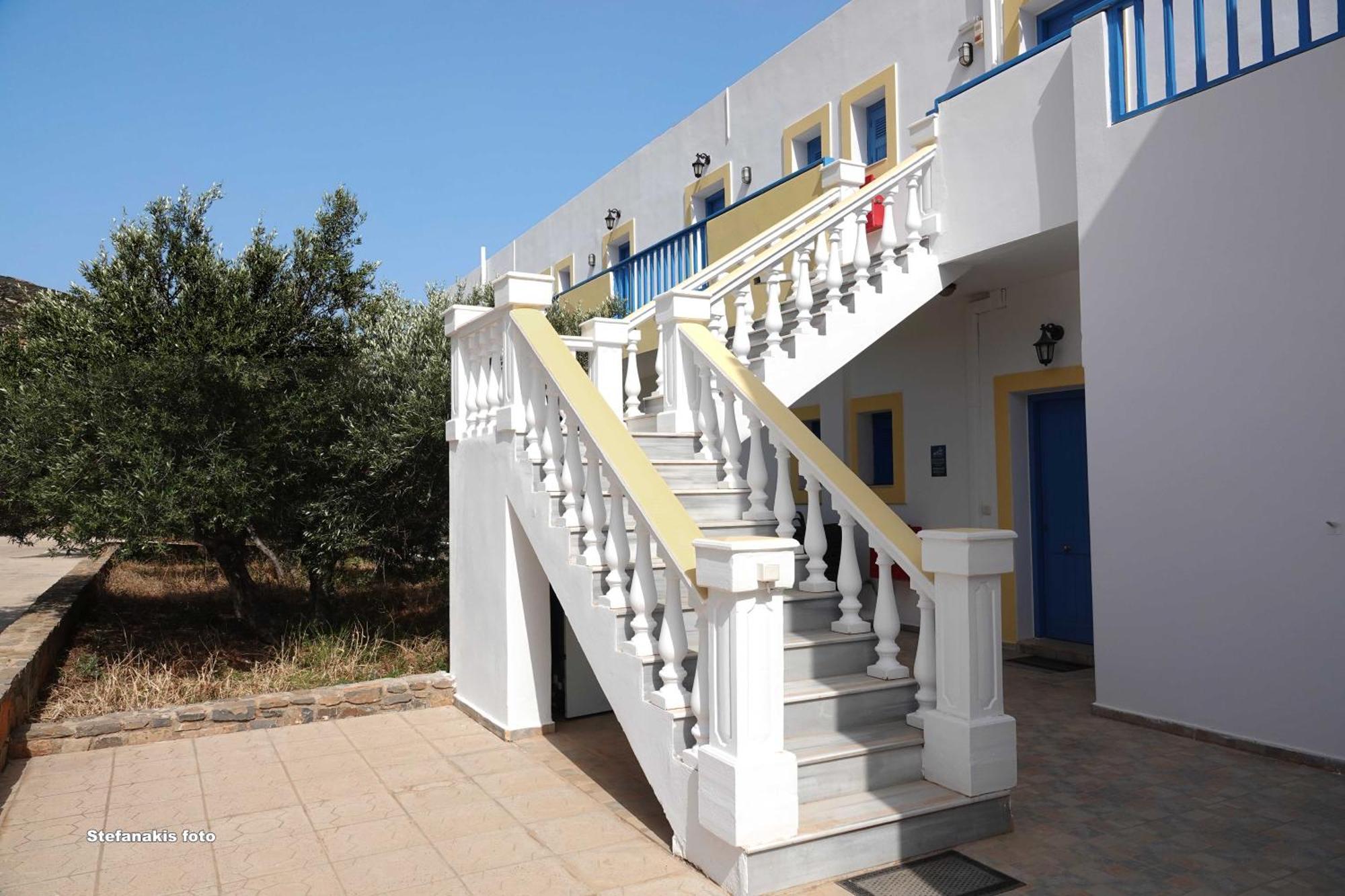 Aeriko Hotel Apartments Agia Marina  Exteriör bild